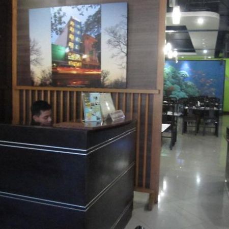 Syariah Hotel Джакарта Екстериор снимка